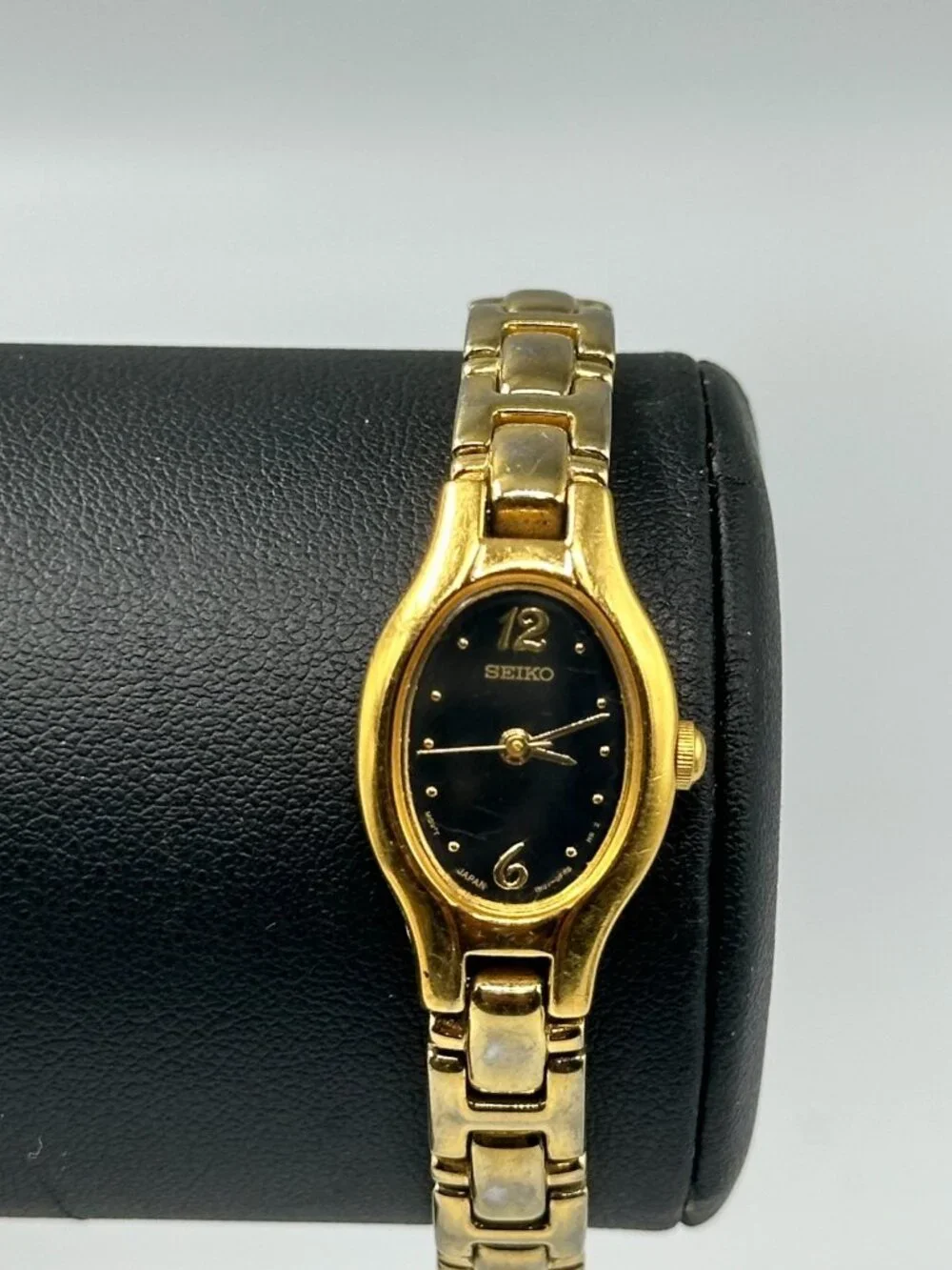 Seiko Watch Women Gold Tone Black Dial Oval Dial 1N01-0CS0 New Battery 6.75